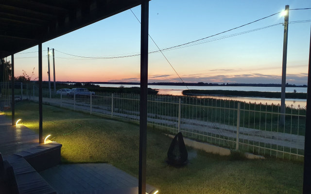 Dom c saunoj na beregu Volgi Private house