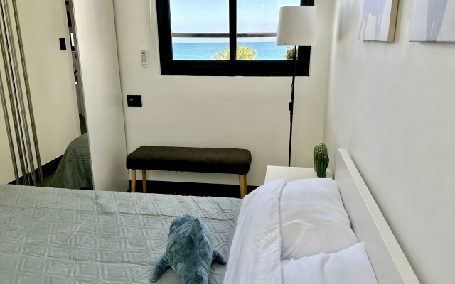 GW945 Gugel Waves Amazing Seaview Flat