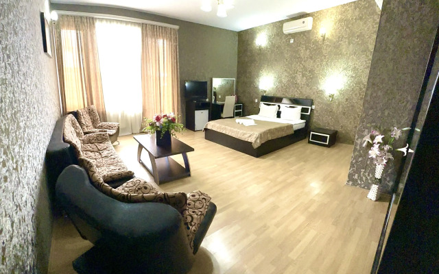 Qeroli old town Hotel