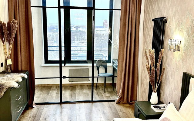 Dizaynerskiy 2-kh komnatny lyuks Flat