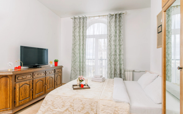 Chetyrekhkomnatnye v Tsentre Apartments