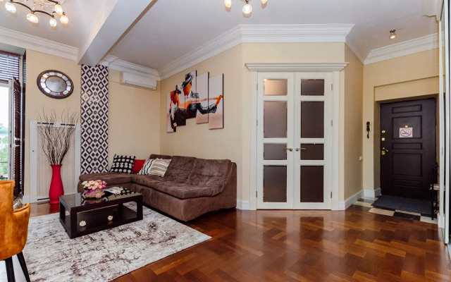 Квартира совpемeннaя тpеxкомнатная