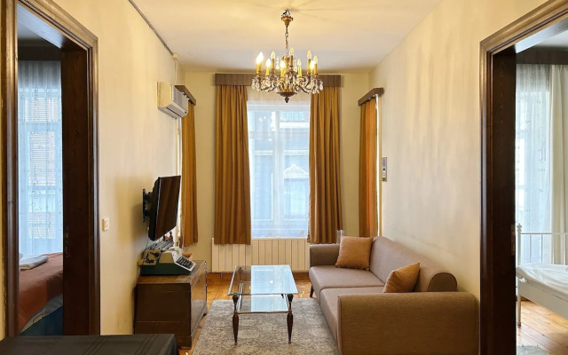 3 Bedroom with Local Charm in Galata Apartments