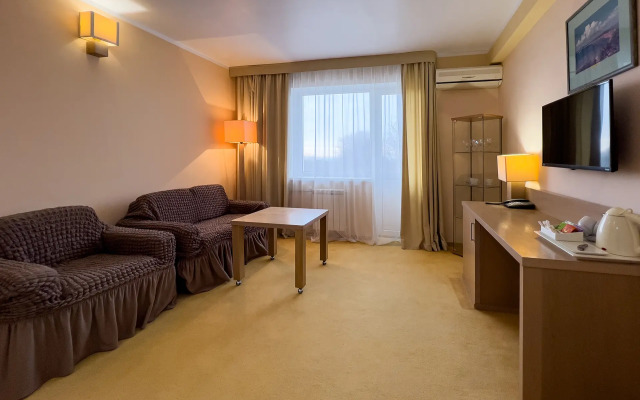 Chyornoe More Hotel