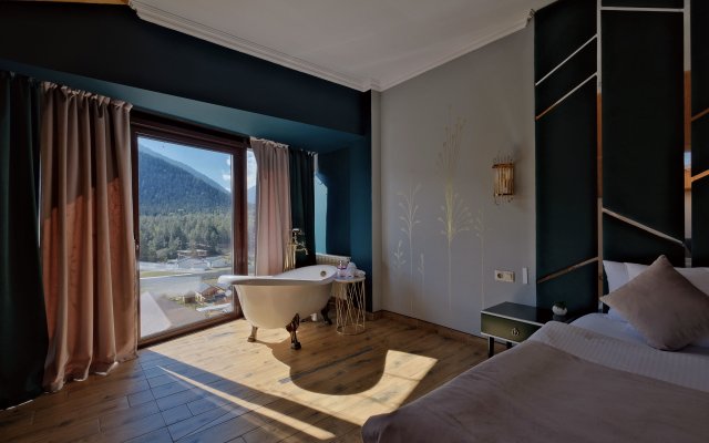 GrandShale Hotel