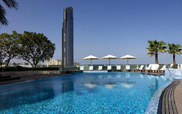 Отель Crowne Plaza Festival City