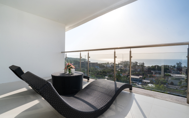 Ocean view condo in Sunset Plaza Apartments