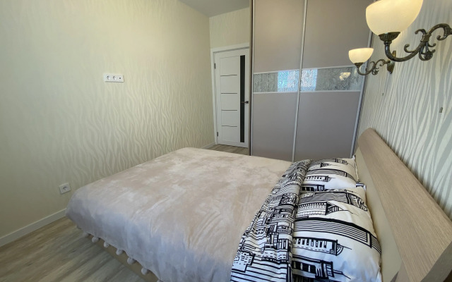 Rest with a panorama of the river Tours Flat