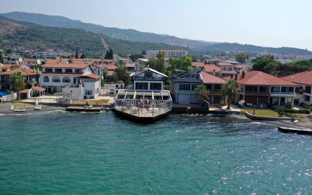 Black Lotus Izmir Hotel