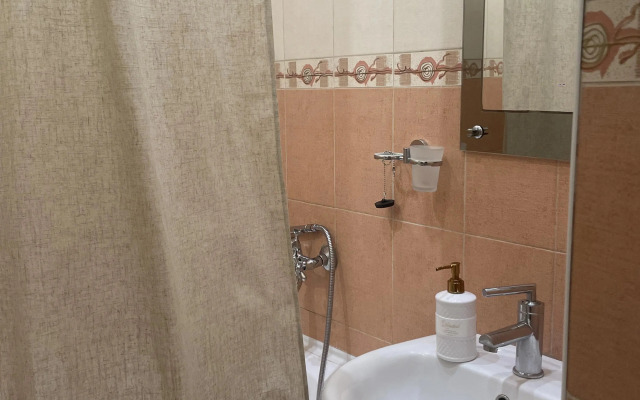 2 Komnatnaya Na 6 Gostey Flat