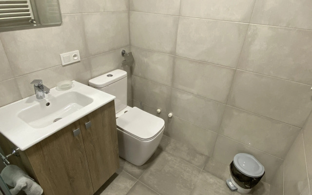 2-K v Novostroyke, na Ulitse Yeznika Kokhbatsi, Ko1612 Flat