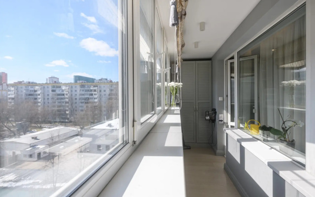 Uyutnaya s dizaynerskim remontom Flat