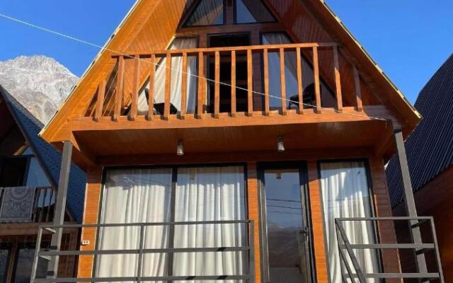 Gostevoy Dom Twin Cottages Kazbegi