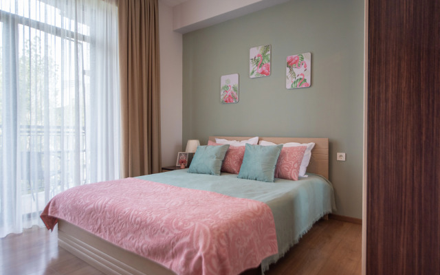S Prekrasnym Vidom na Gorod i Park Apartments