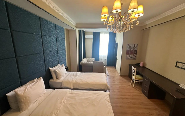 Hotel Grand Mirror