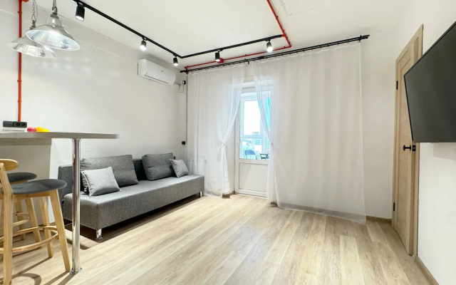 Kvartira 2-h komnatnaa Kvartira v Stile LOFT s panoramnoj lodziej