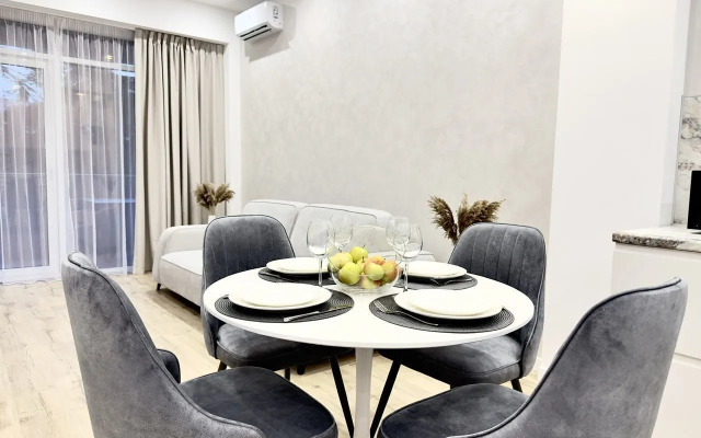 Na Pervomayskoy Ulitse 1 Apartments
