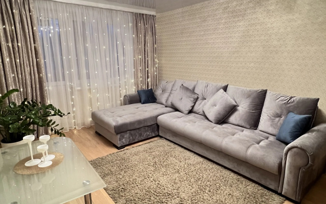 Bolshaya 4-Kh Komnatnaya Kvartira Nedaleko ot Tsentra Flat