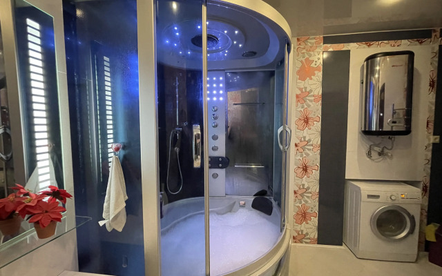 Квартира Дизайнерская двухкомнатная с джакузи