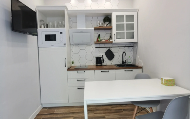 V Tsentre Sochi s Terrasoy i Zonoy Barbekyu Apartments