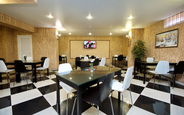 Rich House Hotel