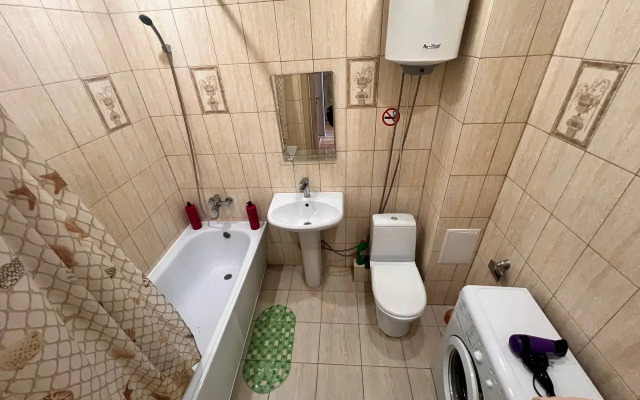 Квартира чистая светлая студия на Геологоразведчиков 44