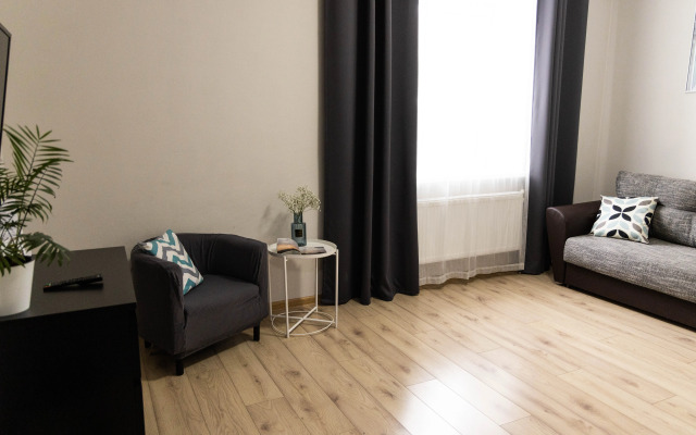 Dvukhkomnatnaya v Dome s vidom na Lavru Flat