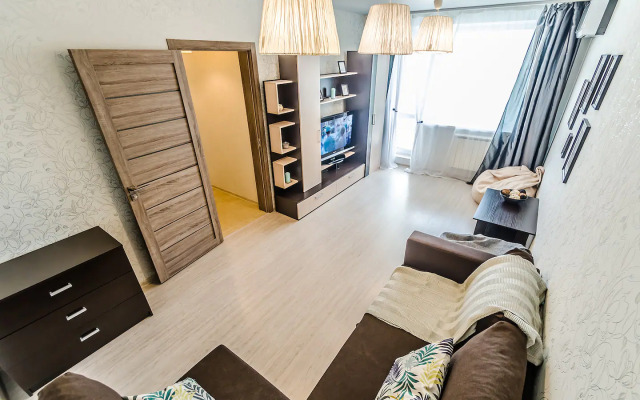 2-Kh Komn. Na Naberezhnoy Apartments