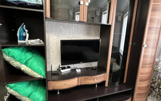 Shikarnaya odnushka vozle Akvaparka Flat