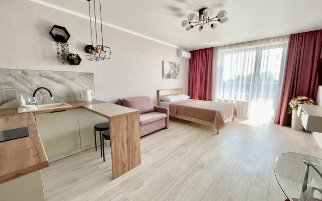 S basseynom u morya Apartment