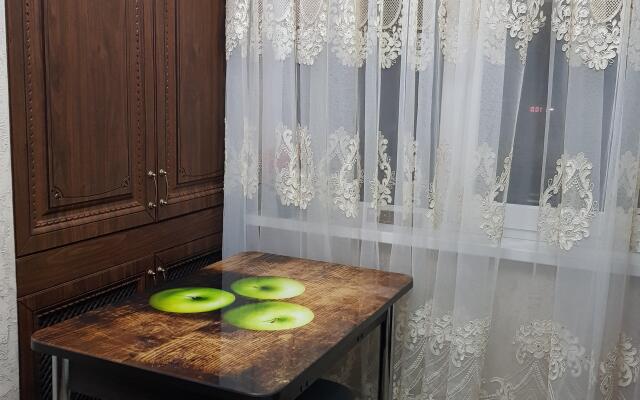 1 Komnata na 2 Cheloveka Prozhivanie s Khozyaevami Flat