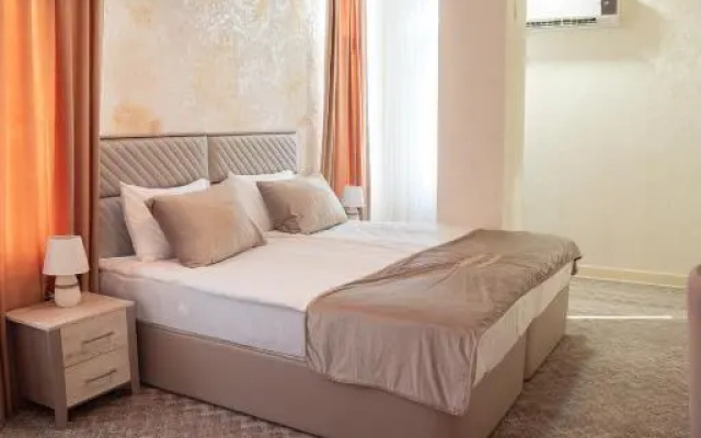 Gala Terrace Hotel & Restaurant