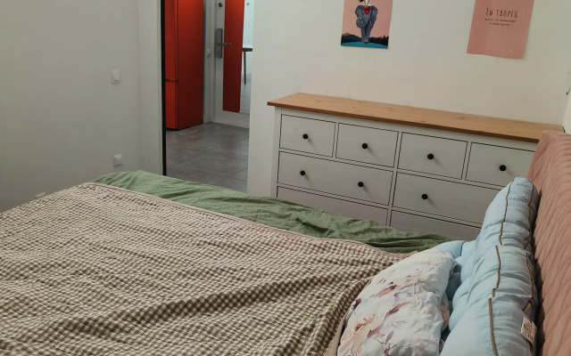 Trekhkomnatnaya S Vidom Na Siti Flat