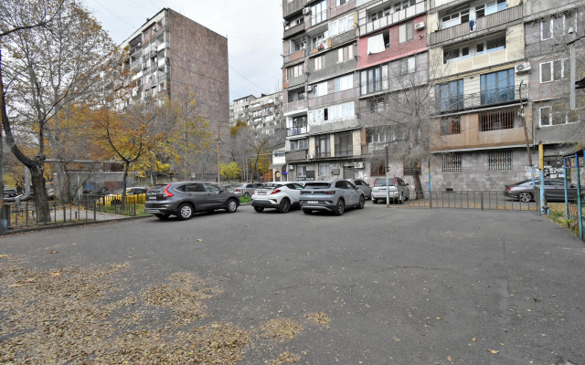 3-Komn. Kvartira na Ul. Zakyana, Za222 Flat