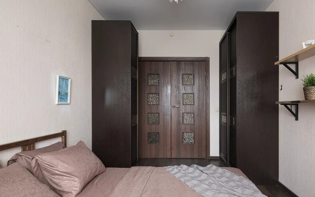 V Khoroshem Rayone Ryadom S Kad Flat