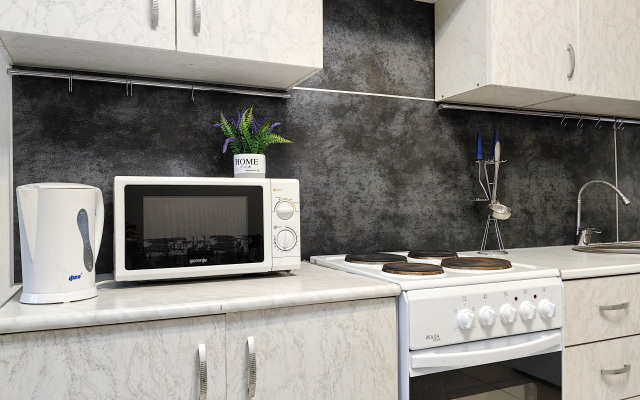Dvushka Derzkie Koty Milye Pyosiki Flat