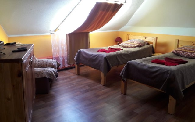 Na Beregu Ozera Nero Guest House