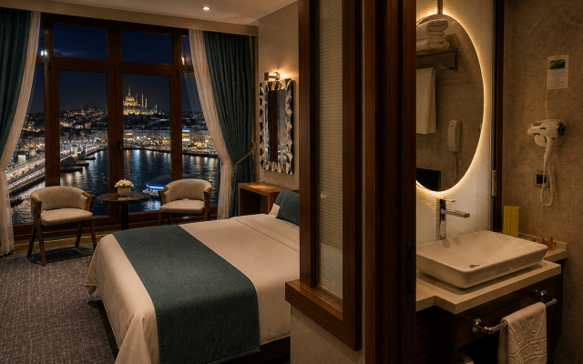 Momento Golden Horn Hotel