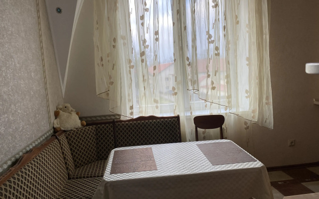 V Tsentre Na Ul. Tkachenko 1/75 Flat