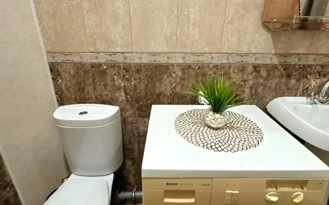 Evrodvushka S Vidom Na Goru Flat