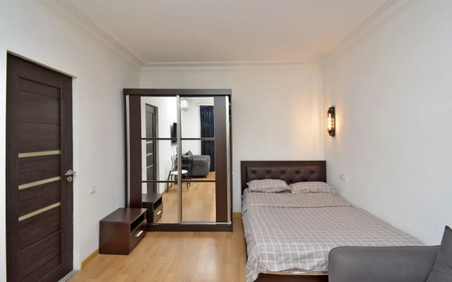 Ma154, 2-Komn. Na Pr. Mesropa Mashtotsa Flat