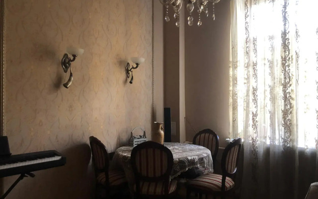 V Istoricheskom Tsentre Goroda S Vidom Na Naberezhnuyu Flat