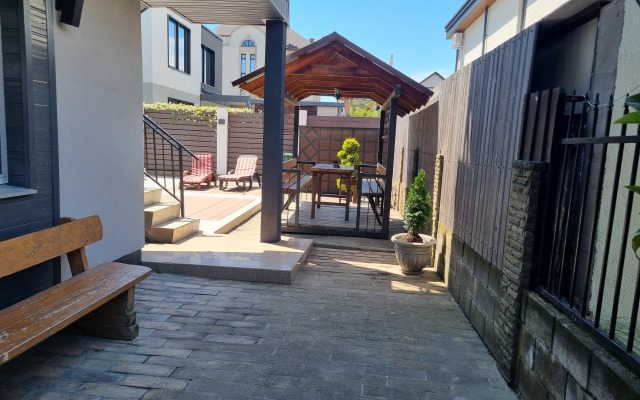 S Basseynom Guest House