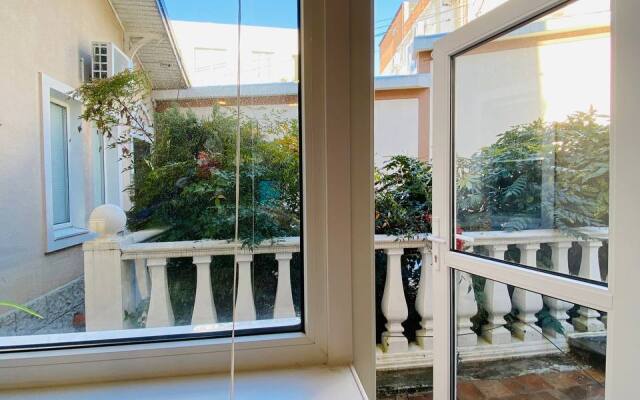 Solnechnaya Studiya So Svoim Dvorikom Apartments