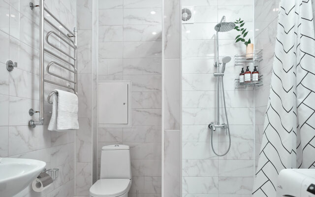 In the center of the Riviera Park Apartments