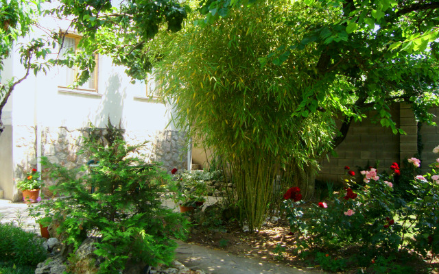 Solnechnaya Riv'era Guest House