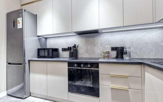 Vozle Khan-Shatyra i Mega Silkway Apartments