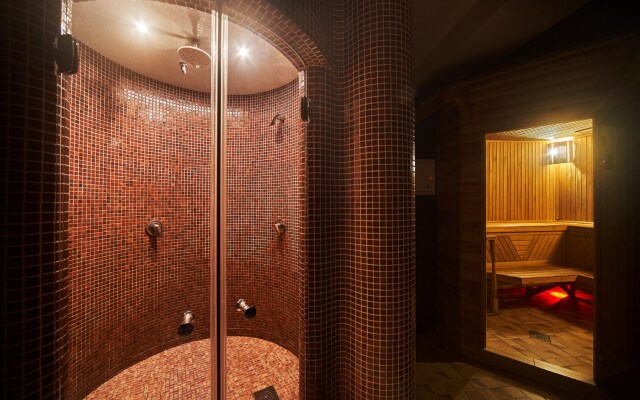 Cruise Hotel & Spa