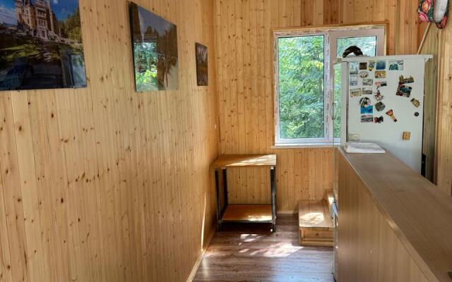 Dom S Enotami  Nadezhda Guest House