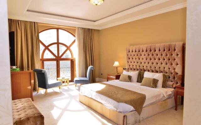 Lake Palace Hotel & Restaurant